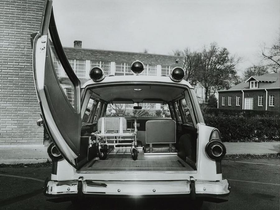  Ford Country Sedan Ambulance by Weller 1956 года  (фото 2 из 3)